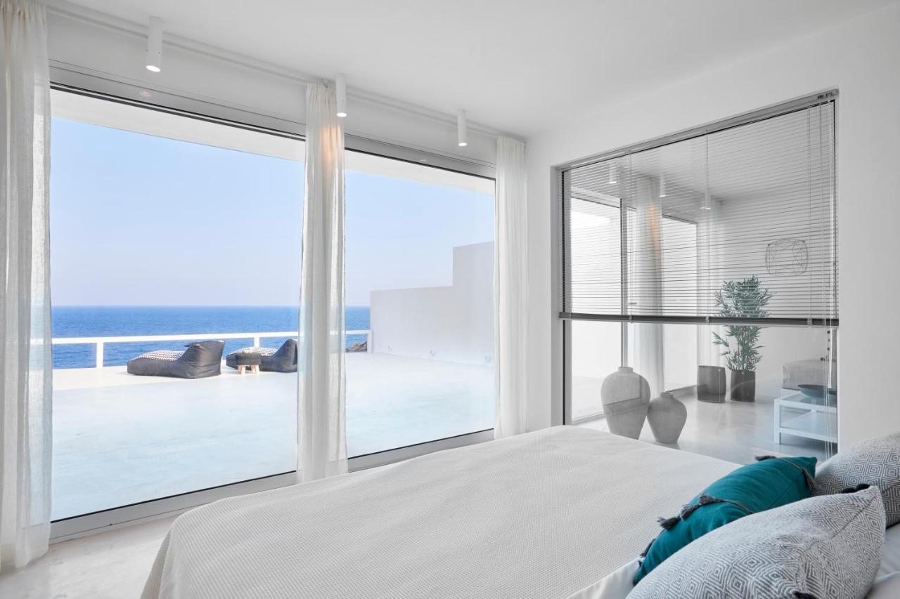 Infinite Blue Luxury Suites Fira  Exterior photo